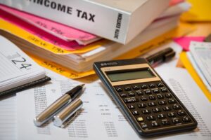 Flat tax fino a 100.000 euro e nuova rottamazione: le proposte fiscali al centro della Manovra 2026