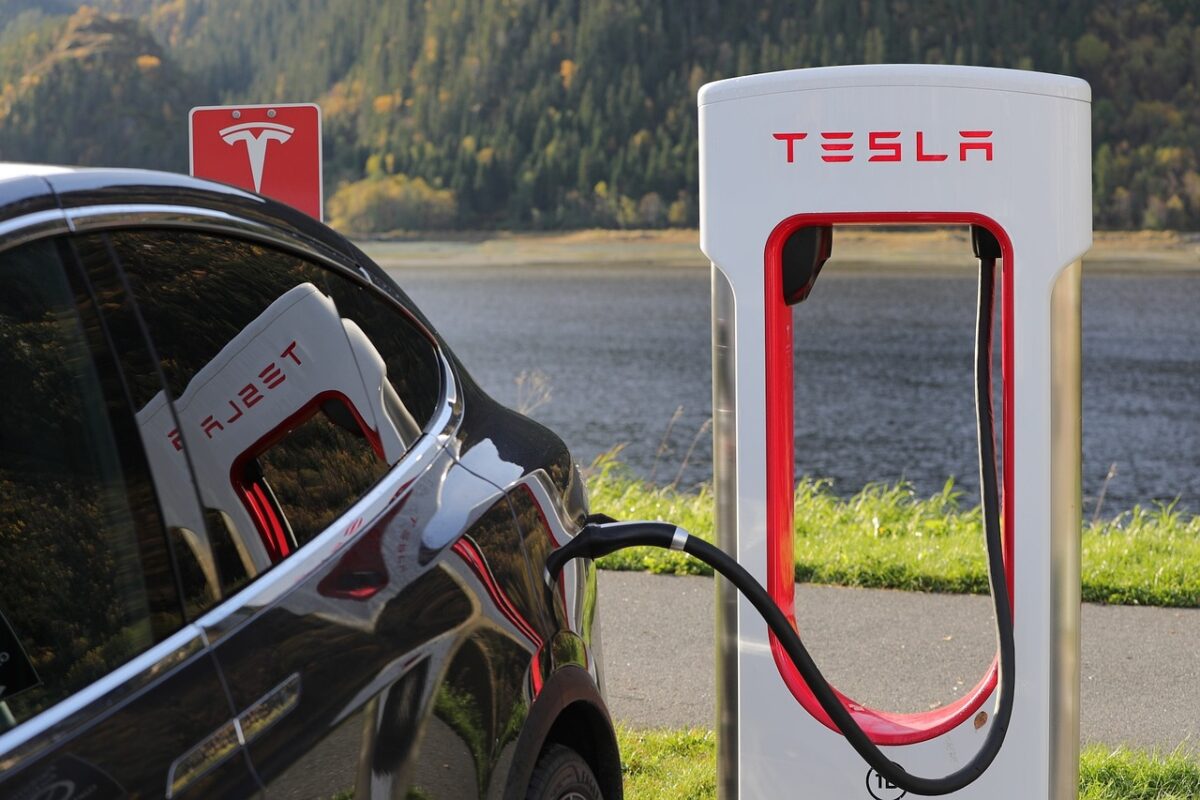 Tesla tra crisi e proteste: Musk rischia grosso?