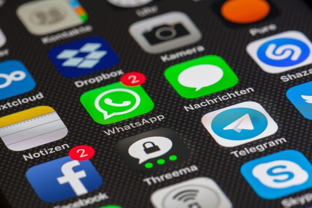 Truffe elettroniche: social e app usati per ingannare online