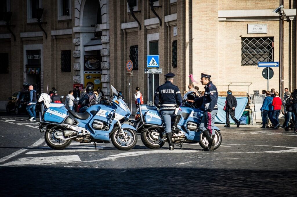 Auto sportive e colorate: più controlli dalla polizia Auto sportive e colorate: più controlli dalla polizia