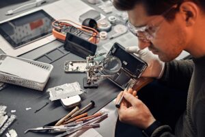 Diritto alla riparazione: più ricambi e manuali chiari