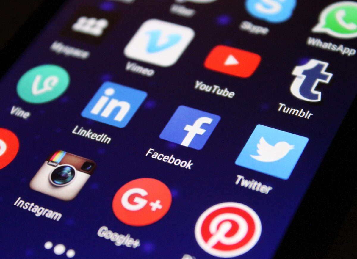 Truffe elettroniche: social e app usati per ingannare online