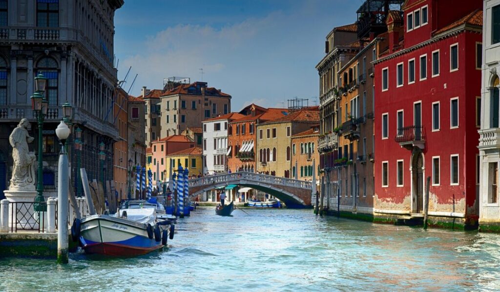 Vivere in Italia: le 10 città dove la vita costa di più Vivere in Italia: le 10 città dove la vita costa di più