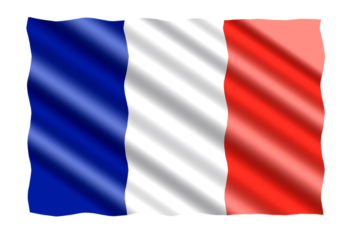 Francia, addio a due giorni festivi: tagli simbolici per risanare i conti pubblici