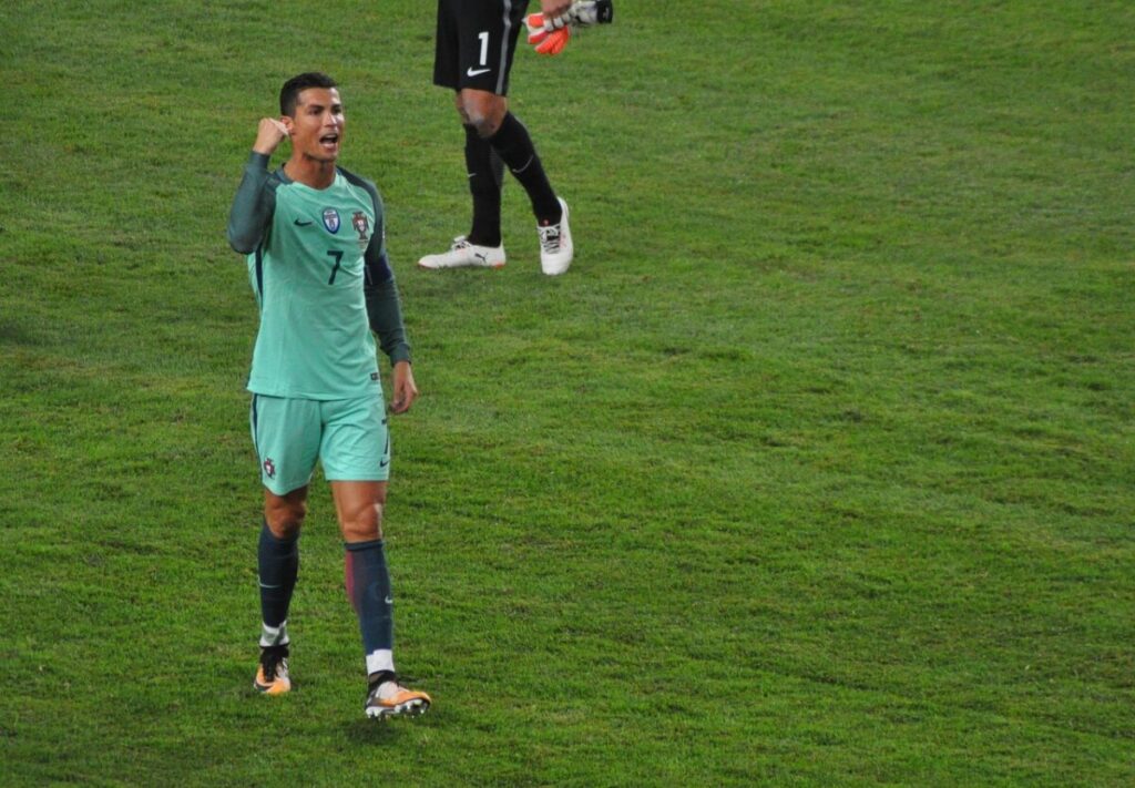Ronaldo rinnova con Al-Nassr: contratto record fino al 2027 Ronaldo rinnova con Al-Nassr: contratto record fino al 2027