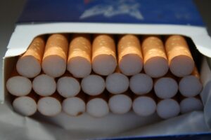 Stretta sul fumo: la Ue prepara maxi-aumento delle accise sul tabacco
