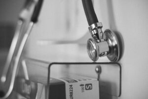 Assenza per malattia: quando il datore contesta il certificato medico