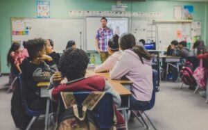 Docenti, arriva l’aumento: quanto prenderanno in più da oggi