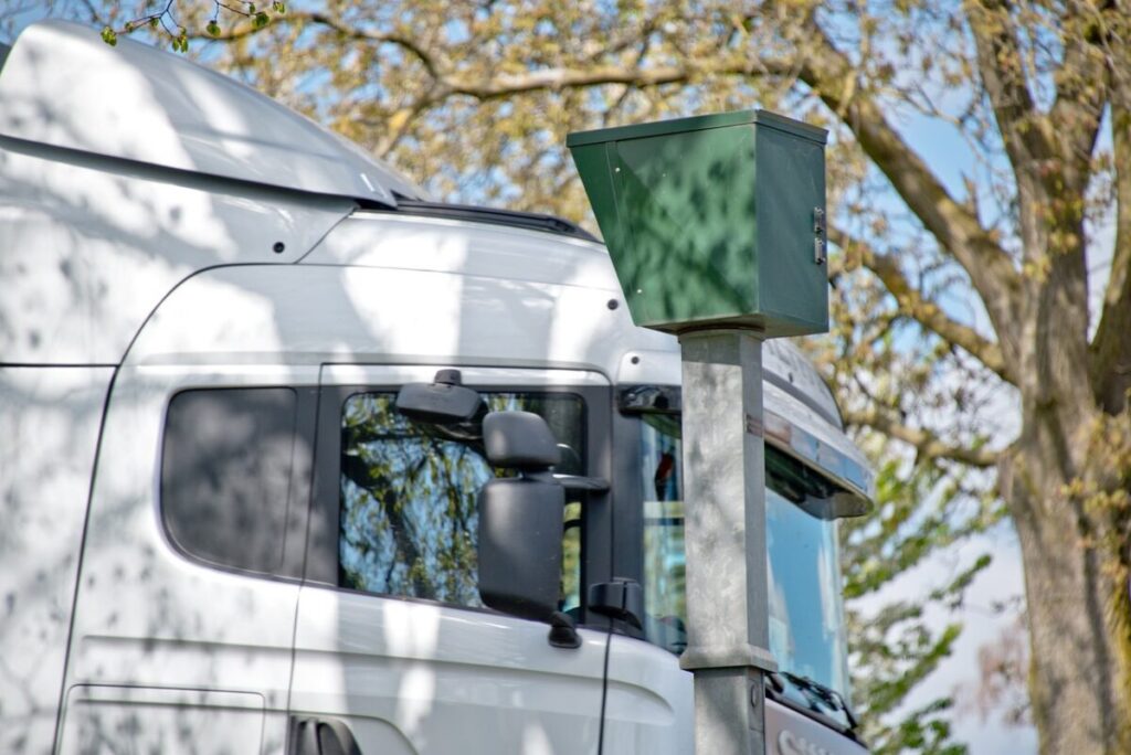 Il nuovo incubo per gli automobilisti si chiama sorpassometro Il nuovo incubo per gli automobilisti si chiama sorpassometro
