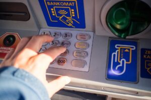 Bancomat, attenzione alle ricevute: ecco perché è meglio non stamparle