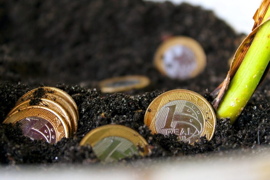 Manovra 2025: più tasse per le banche, stop ai bonus extra