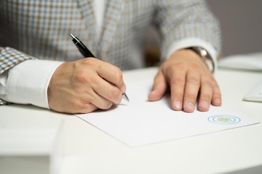 Nuovo contratto ATA: aumenti, nuove carriere e competenze digitali