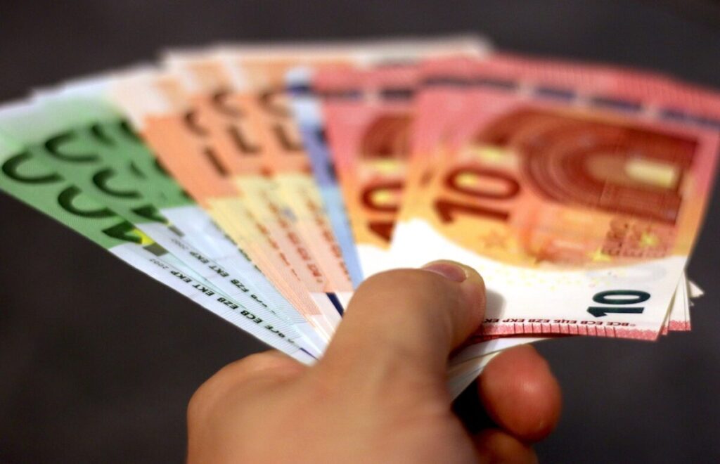 Euro, arriva il restyling delle banconote: più sicurezza, più inclusione e nuovi temi scelti dai cittadini