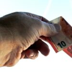 Stipendi di maggio più alti: bonus e sgravi in busta