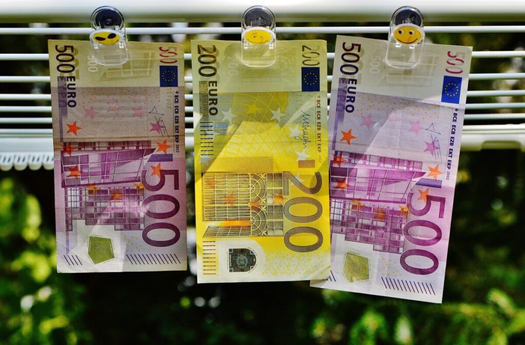 Rinnovo Funzioni Centrali, aumenti in busta paga e nuove regole: cosa cambia davvero per i dipendenti pubblici Rinnovo Funzioni Centrali, aumenti in busta paga e nuove regole: cosa cambia davvero per i dipendenti pubblici
