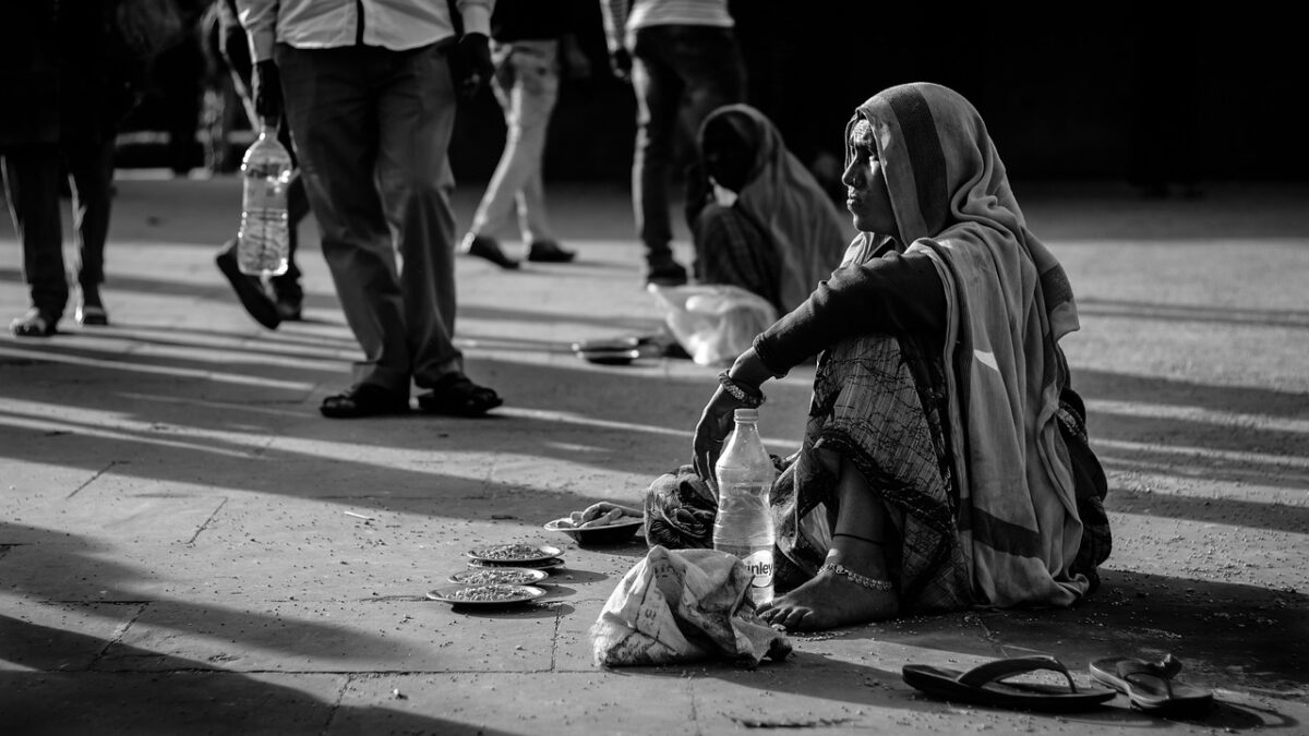 Rischio povertà in Italia: perché il divario con l’Europa resta ancora profondo Rischio povertà in Italia: perché il divario con l’Europa resta ancora profondo