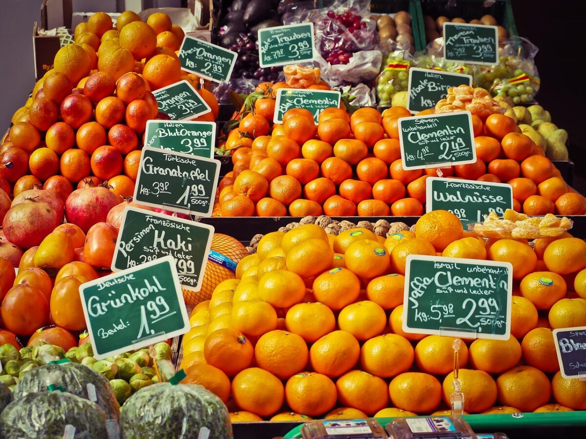Il ribasso improvviso dei prezzi della frutta estiva