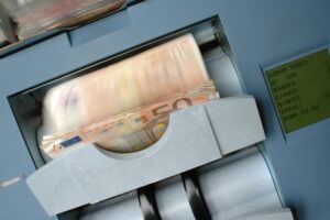 Costo dei soldi fermi in banca: analisi e soluzioni