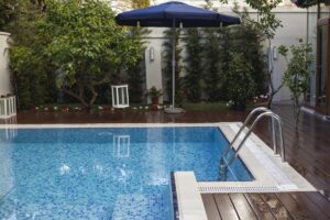 Sicurezza delle piscine: la nuova legge ferma gli impianti con grate e bocchettoni fuori norma