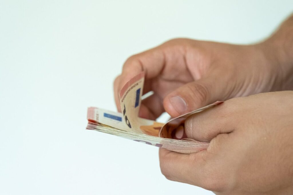 Pensioni di agosto: scattano le trattenute e il rischio di revoca Pensioni di agosto: scattano le trattenute e il rischio di revoca