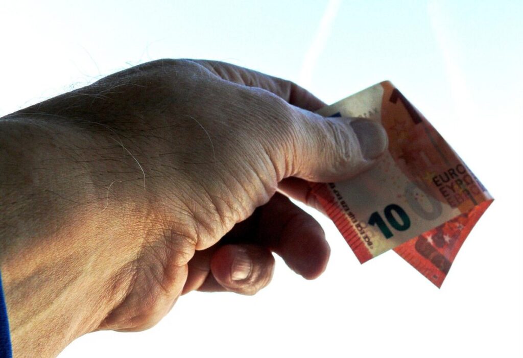 Pensione 2026 a 62 anni: quanto si perde