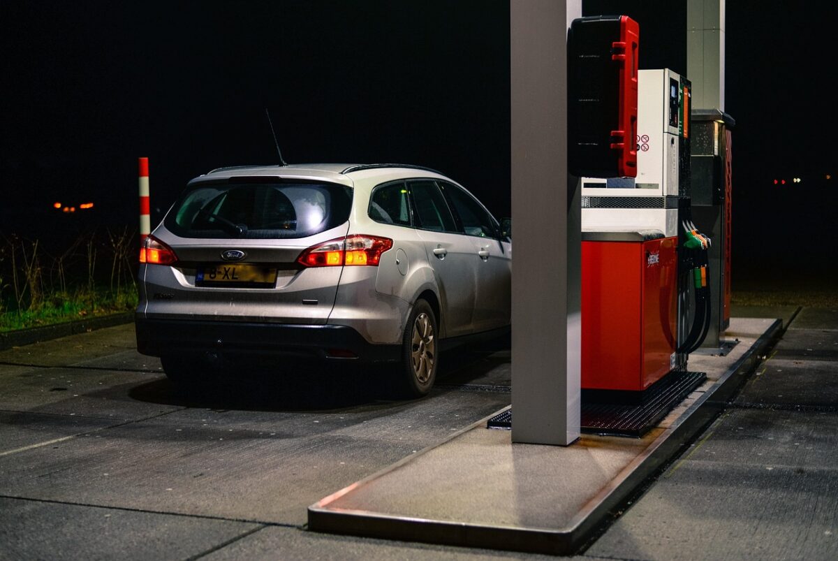 Prezzi di benzina e diesel sotto pressione: perché il petrolio pesa sempre di più sull’Italia