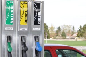 Frodi sui carburanti: allarme della guardia di finanza su prezzi e irregolarità aumentate