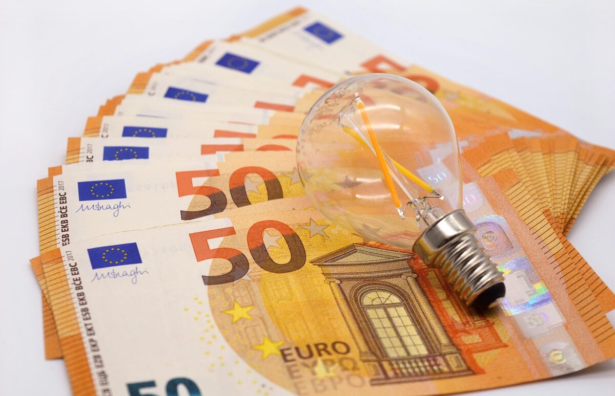 Prezzi luce e gas: bolletta salata a luglio Prezzi luce e gas: bolletta salata a luglio