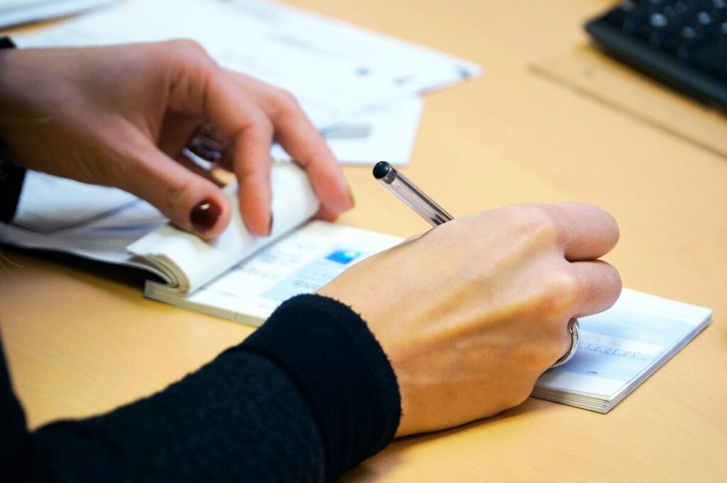 Assegno sociale: novità su aumenti, requisiti e reddito Assegno sociale: novità su aumenti, requisiti e reddito