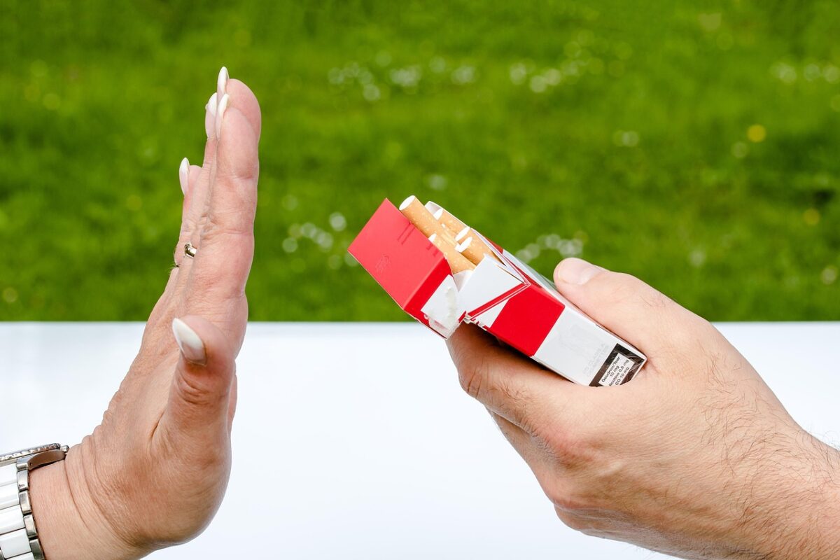 Sigarette e stick, scatta il nuovo rincaro: ecco chi paga di più da oggi