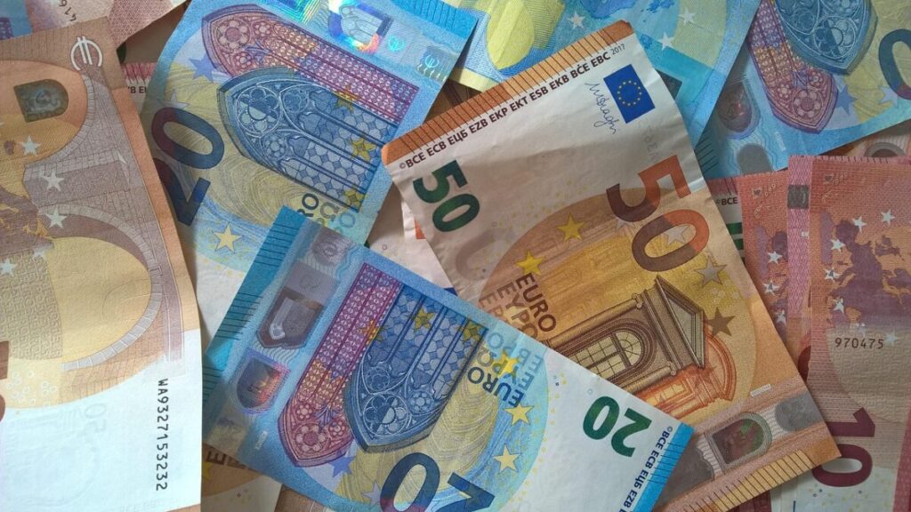 Quanti soldi abbiamo davvero in banca? La classifica completa della ricchezza in Italia
