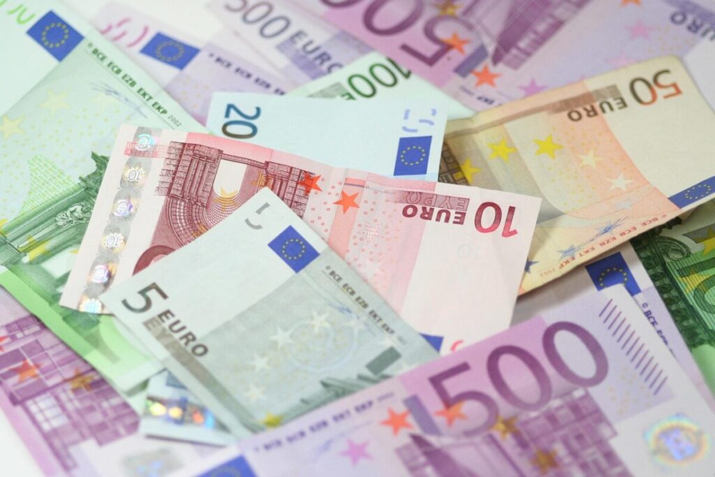 Pensione più alta senza contributi: ecco come funziona il paradosso dell’assegno sociale Pensione più alta senza contributi: ecco come funziona il paradosso dell’assegno sociale