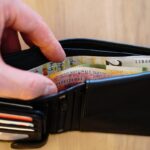 Bonifico dai genitori al figlio: quando scatta davvero la tassa dell’8%