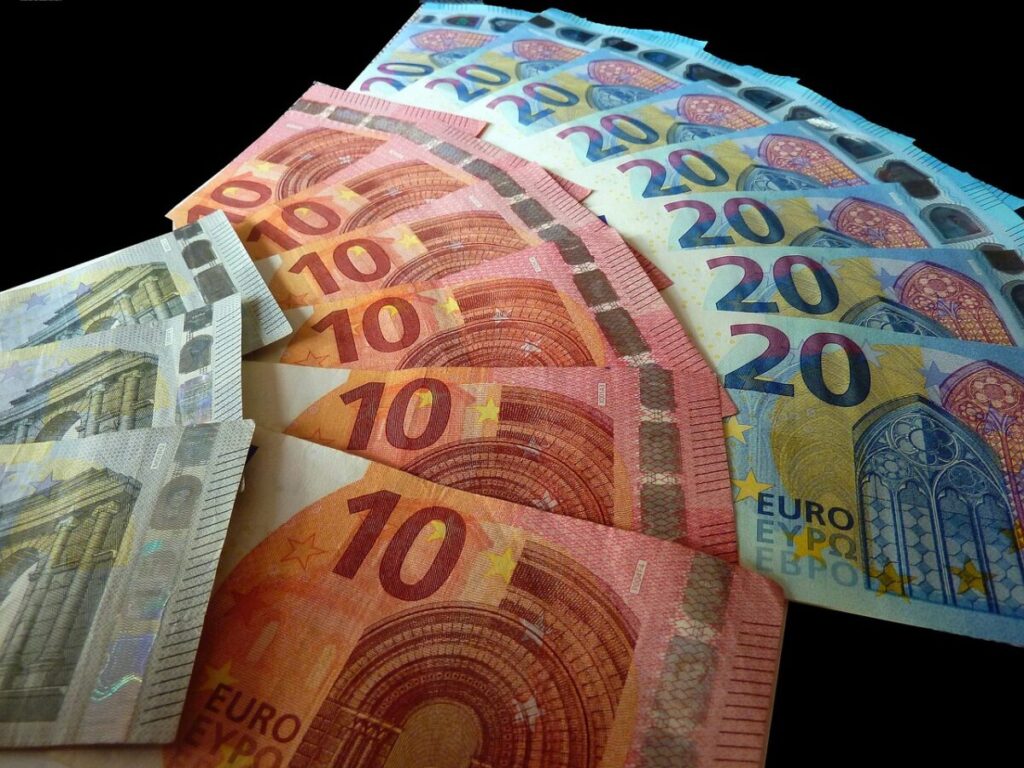 Taglio IRPEF in due fasi: ecco quando cambiano le buste paga Taglio IRPEF in due fasi: ecco quando cambiano le buste paga