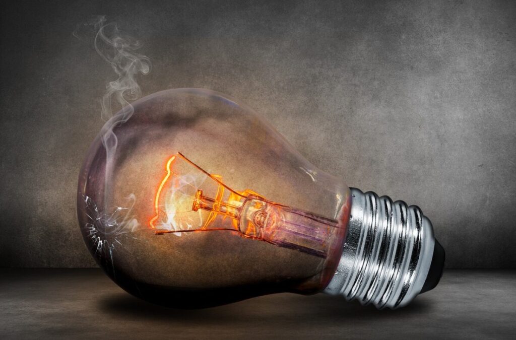 Bollette luce e gas, scatta il nuovo contributo: ecco i requisiti Bollette luce e gas, scatta il nuovo contributo: ecco i requisiti