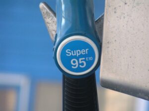 Caro carburanti, scatta la nuova mazzata al distributore: cosa cambia da oggi per il pieno di diesel