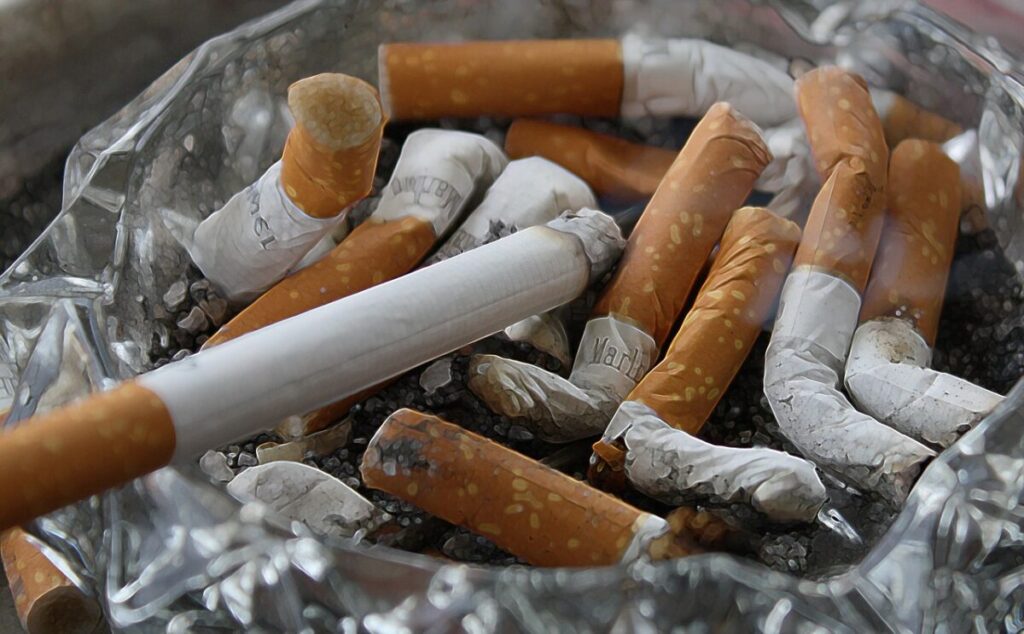 Sigarette e stick, scatta il nuovo rincaro: ecco chi paga di più da oggi